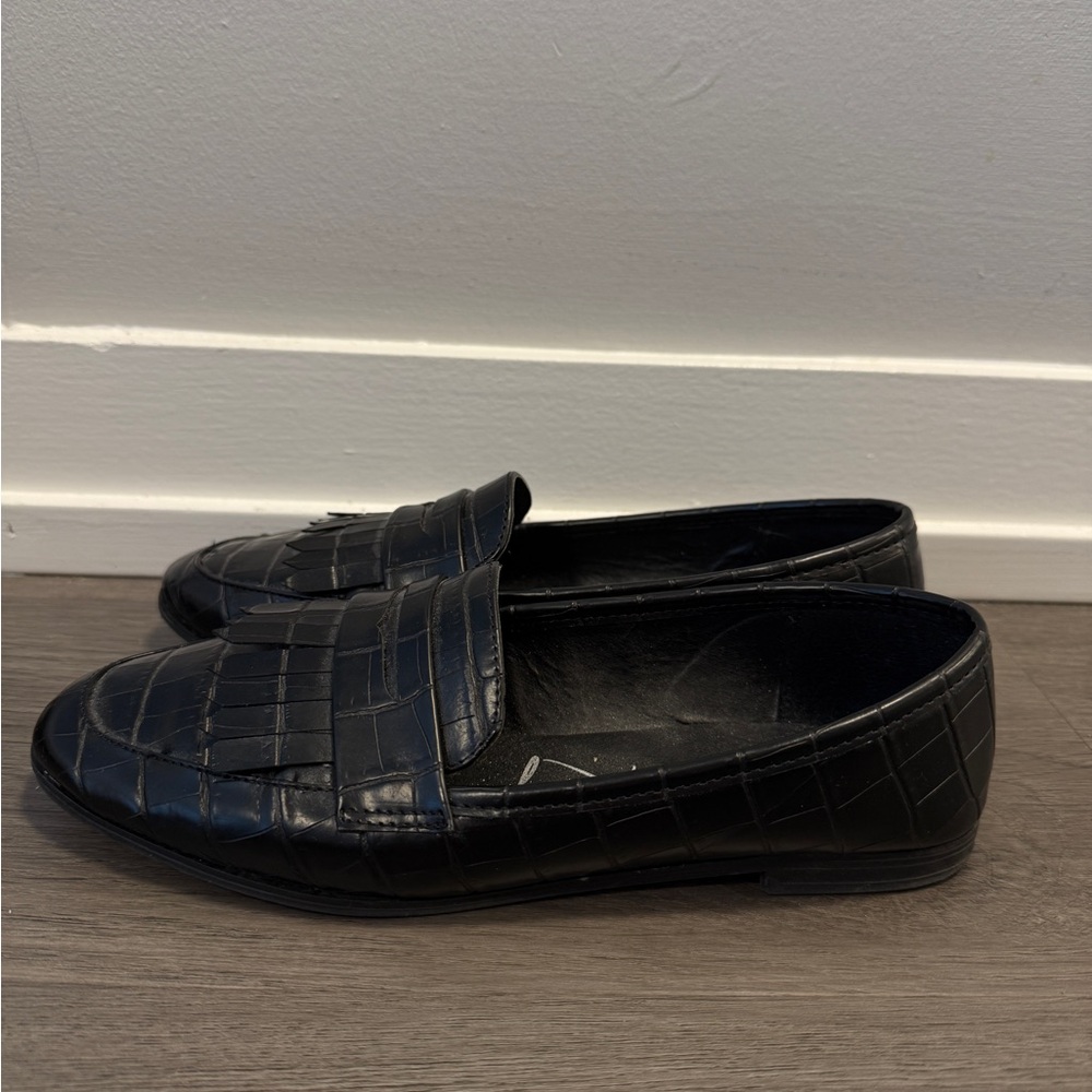 Elegant Black Crocodile Pattern Loafers